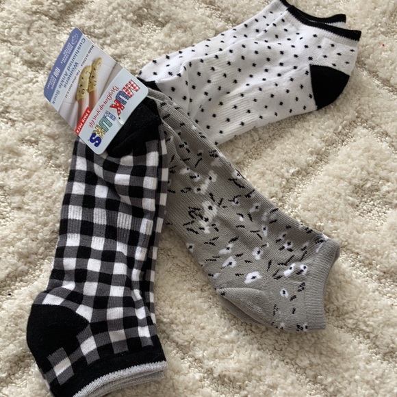 Muk Luks Sock pack - Picture 2 of 2